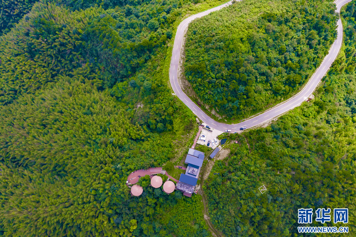   大山中的海心谷民宿。新华网发（仰焘 摄）