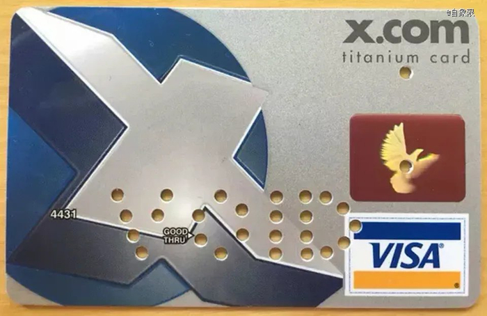 ▲早期X.com的信用卡 图源：engadget.com