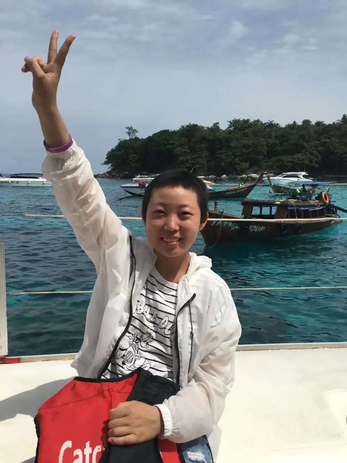 2016年，乳腺癌手术之后，王梦琳在海边