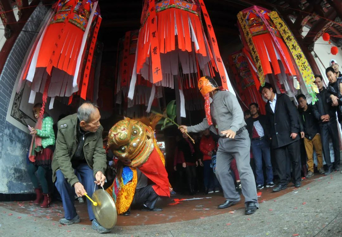 ▲花灯吊灯习俗