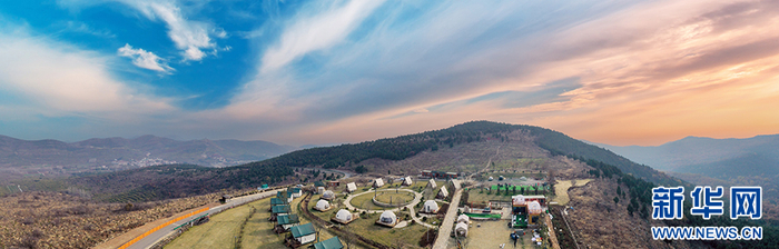 近日，航拍“皖北川藏线”（龙脊天路）。新华网发 （黄洋洋摄）