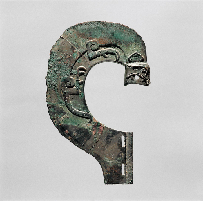 虎纹铜钺·西周·灵台县白草坡出土·甘肃省博物馆藏