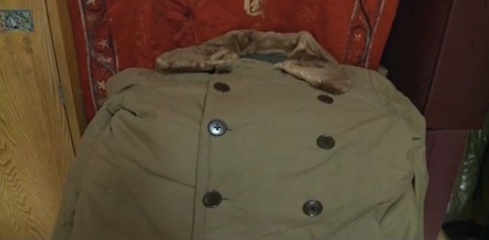 军迷收藏的50式军大衣。来源：军事探秘类节目《军迷淘天下》截图