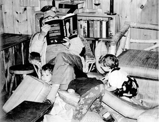 芒格和他的孙子们在一起