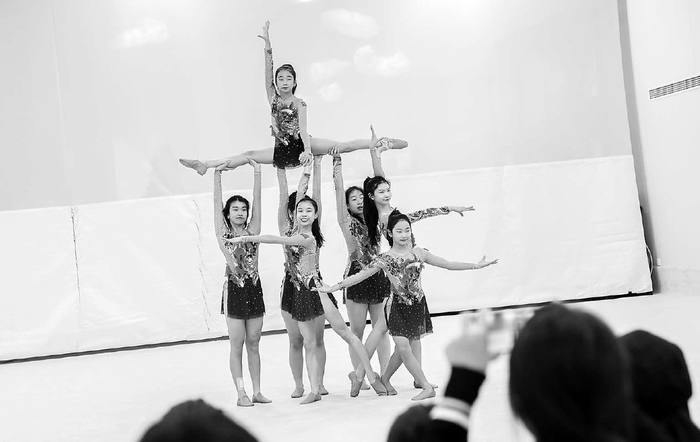 在体育基地，女孩们刻苦训练，备战比赛。本报记者武亦彬 摄