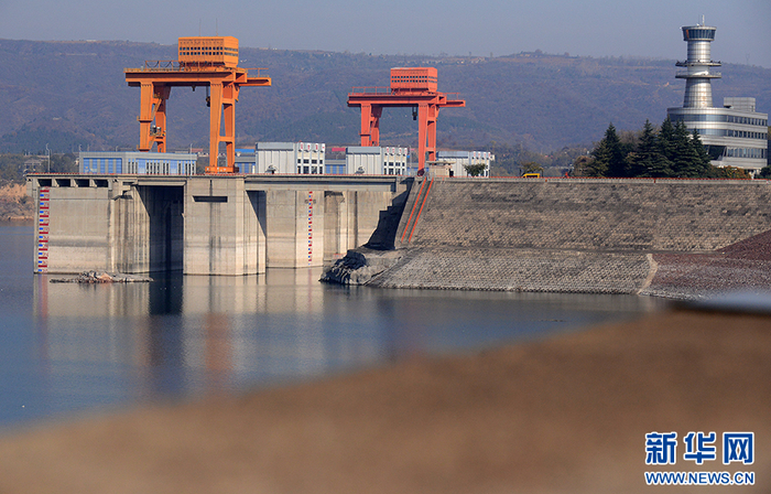   　11月26日，在洛阳市孟津区拍摄的黄河小浪底水利枢纽工程。