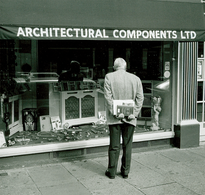 芒格一直对街头的建筑物很感兴趣