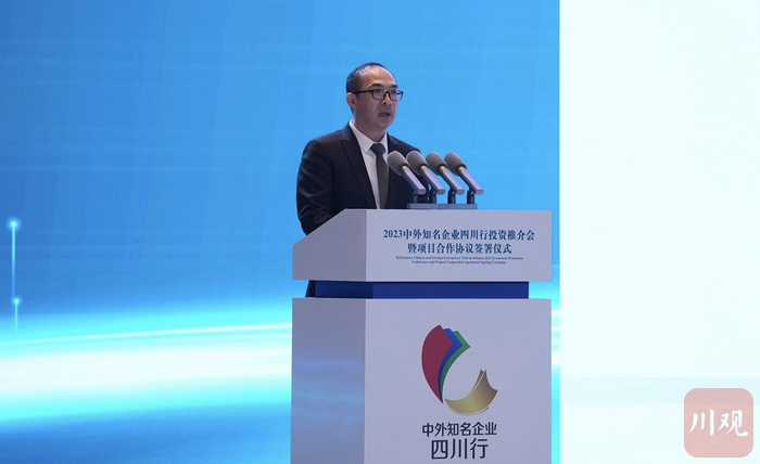 永荣控股集团有限公司董事长吴华新在活动现场。