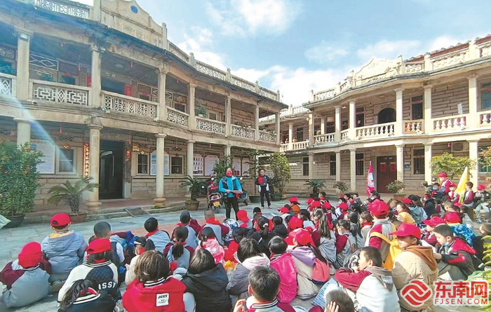 泉港区益海实验小学的学生到东张村参加研学活动。