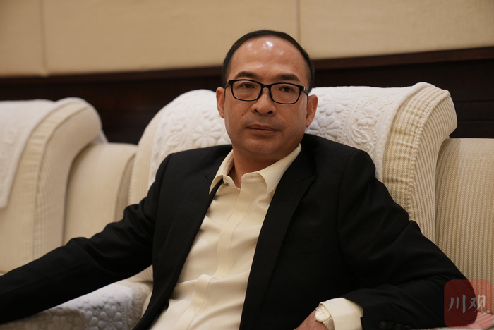 永荣控股集团有限公司董事长吴华新。