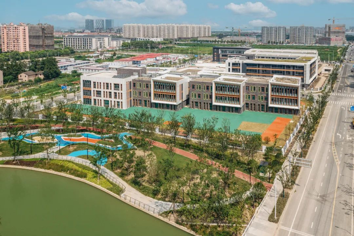 幼儿园及小学在建实景图