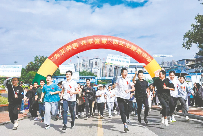 高校学子参加2023年第六届广西“绿城红丝带”高校防艾主题宣传月活动启动仪式。（杨曦 摄）