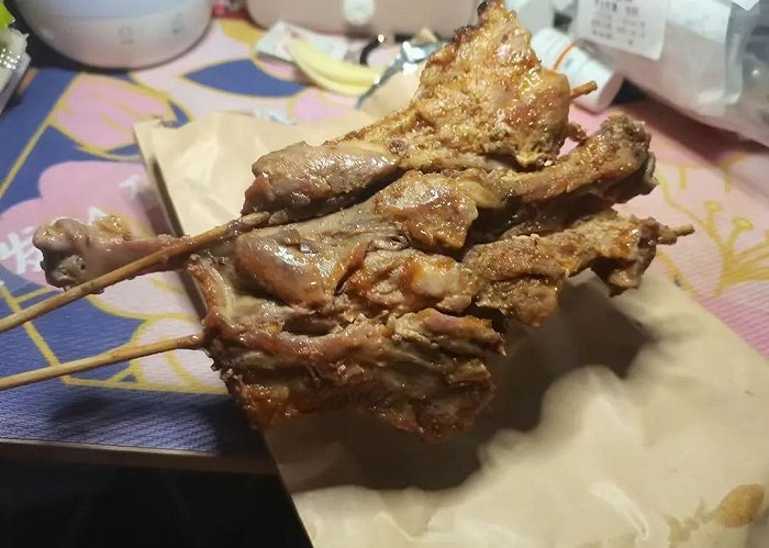 ▲北大一位同学拍下的烤鹅腿。图 / 受访者提供