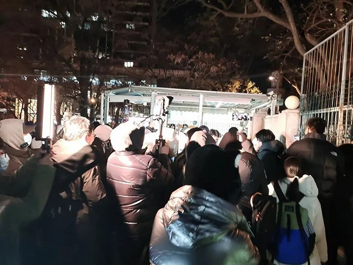 ▲ 在现场直播的主播们。图 / 陈奕宁摄