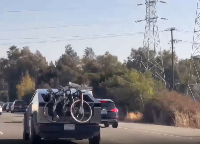 Cybertruck装载自行车