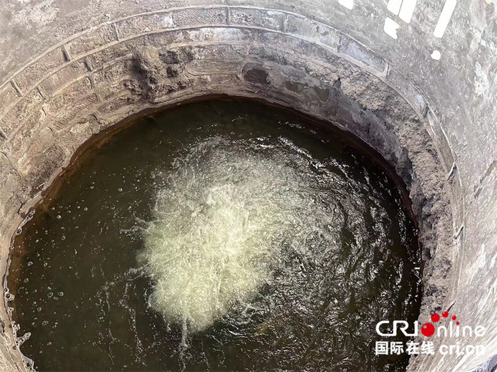 难老泉泉眼（摄影 胡君颜）