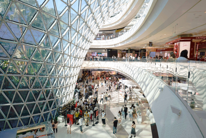 图为三亚国际免税城热闹的购物活动场景。（图片由三亚国际免税城提供）