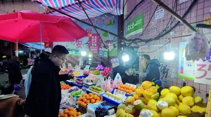     不少商户已改为白光灯