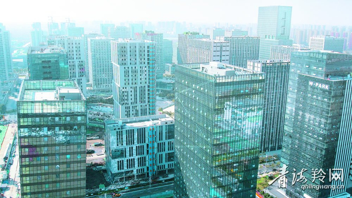 南京江北新区航拍。 本报记者 张鹏 摄