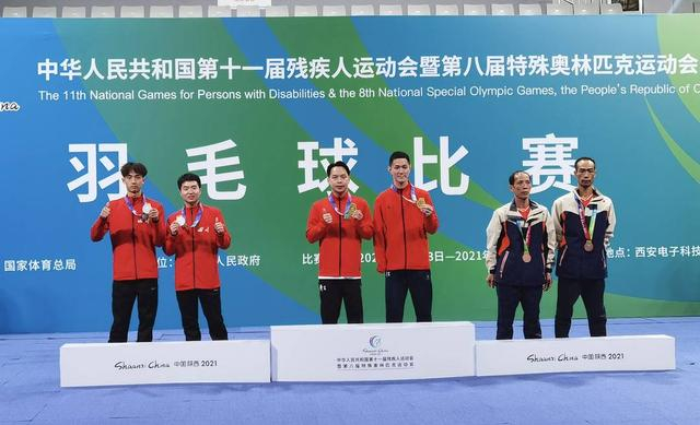 △颜港和熊礼川搭档在2021年全国残运会中拿下双打亚军