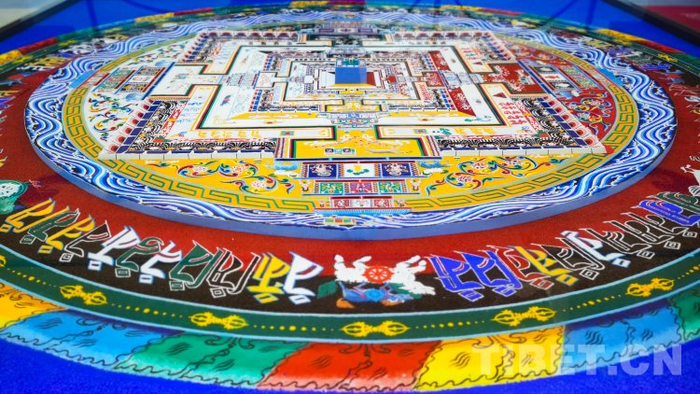 图为陈列在日喀则市博物馆中的彩砂坛城 摄影：王淑