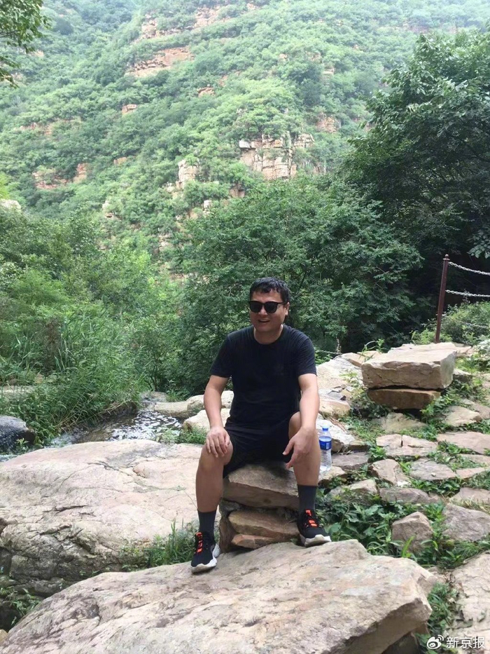 李勇生与家人外出旅游时的照片。受访者供图