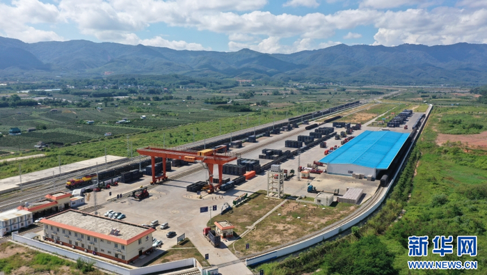 航拍视角下的野象谷站货场（11月4日摄）。新华网 刘云 摄