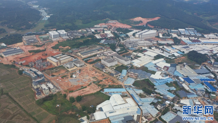 航拍视角下，勐海产业园区正在如火如荼建设中（11月3日摄）。新华网 刘云 摄