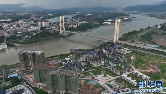 航拍视角下正在建设中的景洪市国际医疗旅游先行区（9月14日摄）。新华网 刘云 摄