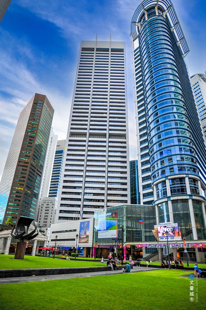 商务区用地混合开发：底层商业+高层酒店/办公+室外公共交互空间