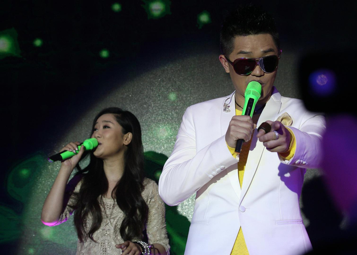 凤凰传奇  图据：视觉中国