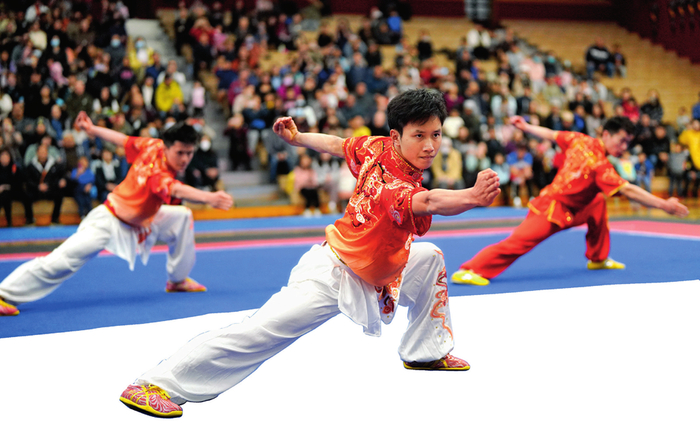 在美国加州旧金山湾区的尤宁城，中国武术运动员进行交流表演（2023 年 11 月 26 日摄）吴晓凌摄 / 本刊