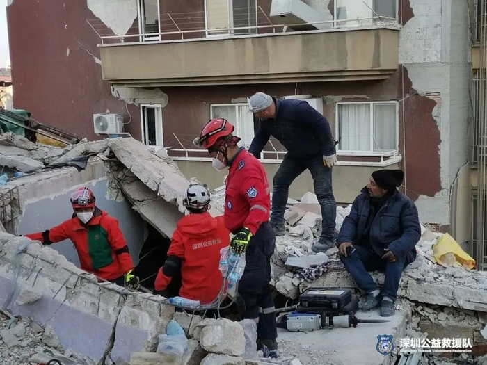 深圳公益救援队在土耳其