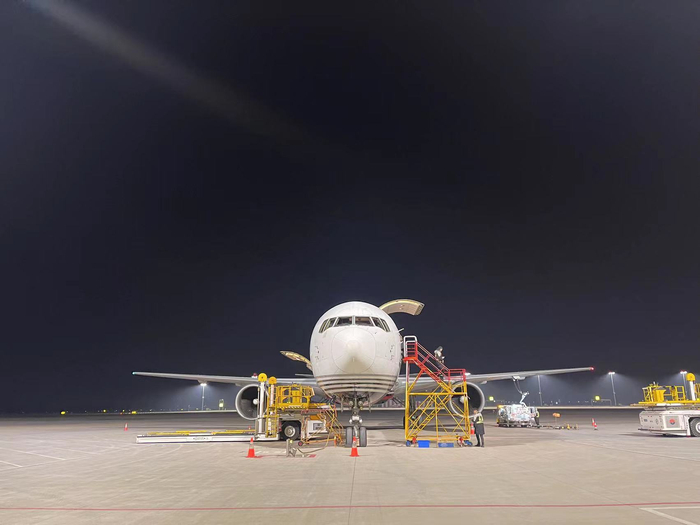 顺丰鄂州机场凌晨现场 图片来源：每经记者 赵雯琪 摄