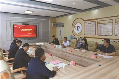 第十二师教育局组织专家参与校长竞聘工作。本报记者 蒋夫尔 摄
