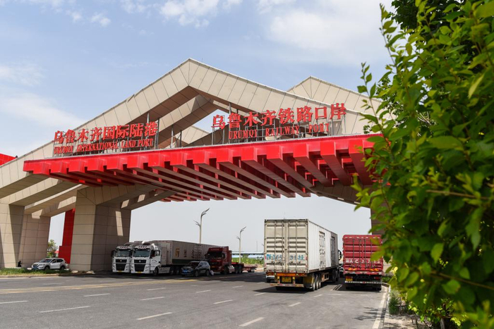 　　乌鲁木齐国际陆港区乌鲁木齐铁路口岸（6月12日摄）。新华社记者 丁磊 摄