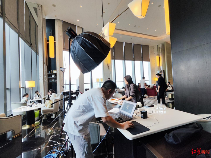 ▲高洋做直播运营场控