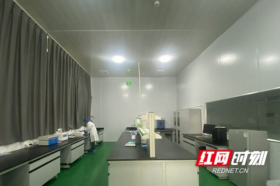 湘西（永顺）农特产品供应链中心农特产品检测实验室。
