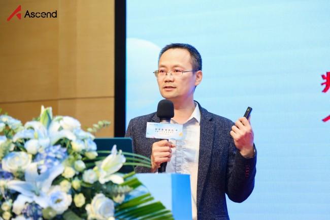 中国—东盟人工智能计算中心COO陈天佑分享了基于大模型的工业质检解决方案