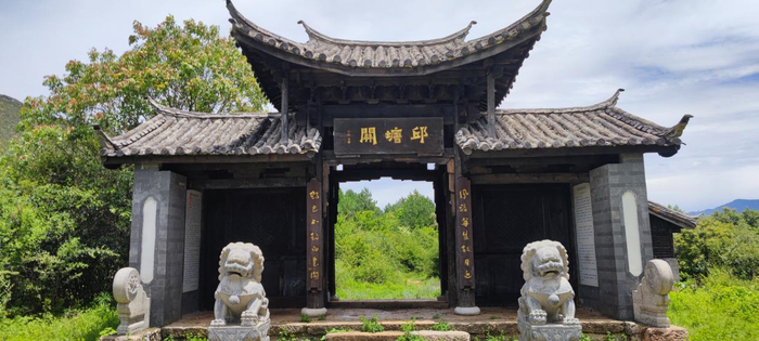 2019年修复的邱塘关关门 来源：丽江市东巴文化研究院