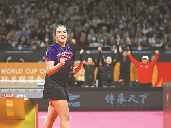             阿德里安娜庆祝胜利 图  新华社          