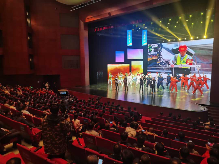 图为第十四届全国交通运输行业职业技能大赛闭幕式现场。潘世鹏摄