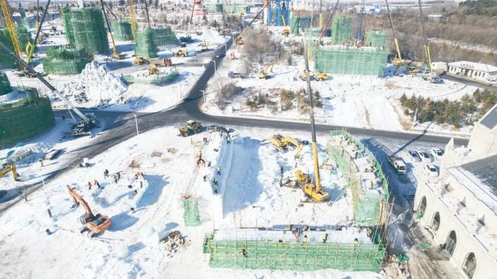 位于莲花山生态旅游度假区的长春冰雪新天地正在火热建设中。 