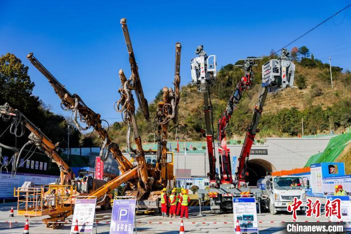 山西路桥集团“走出去”深入浙南腹地助力交通建设。任丽娜摄