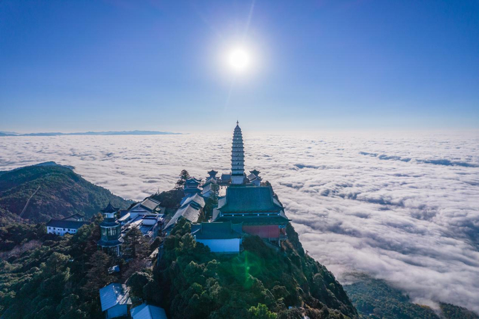 鸡足山金顶 李文海 摄