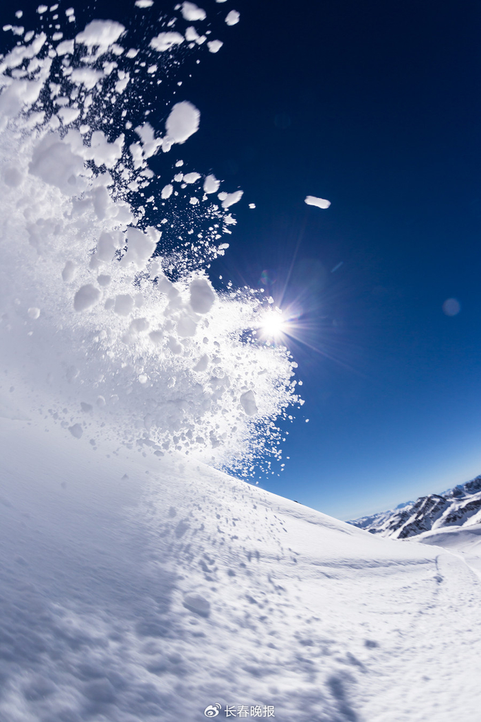 感受粉雪的魅力 图片来源：图虫创意