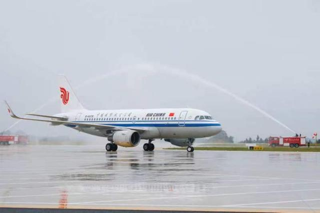 阆中古城试飞（资料图片 任冠金摄）