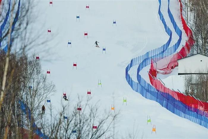 内蒙古赤峰市滑雪场图片