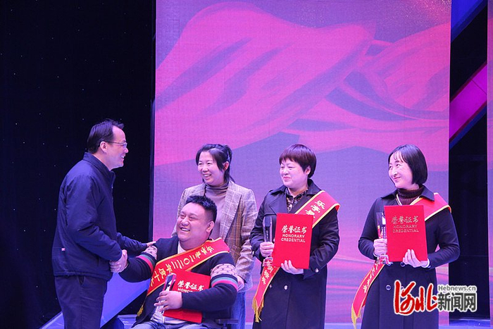 韩立营被评为乐亭县2022年度“十大文明标兵”。（韩立营供图）