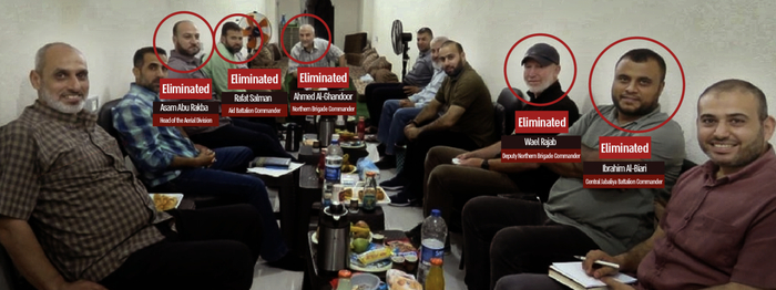 ▲以军方公布11名哈马斯高级军事领导人在加沙北部城市拜特拉希亚一家医院的地下隧道聚集的照片。以军称照片中已有5人被杀